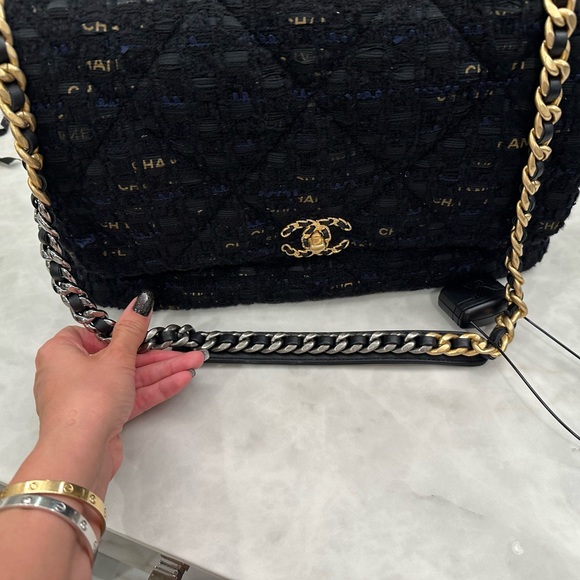 Chanel 19 bag - Picture 7 of 10